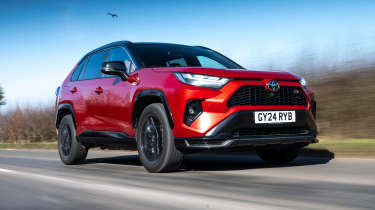 Toyota RAV4 - front three quarter tracking